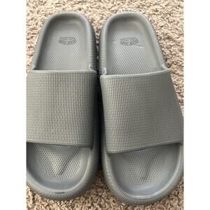 Ron Jon Surf Ship Sandals (size 10)
